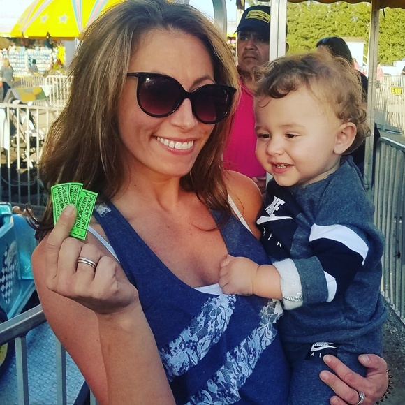 Meet your Posher, Lisa - Picture 3 of 4